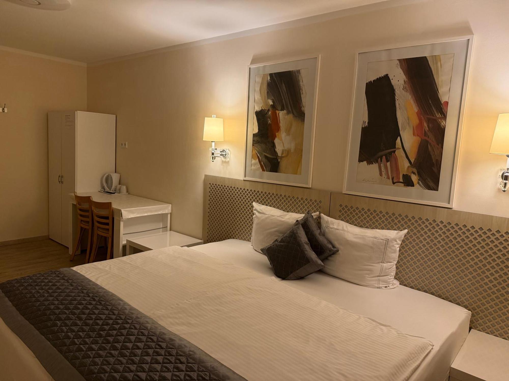 Doppel-/Zweibettzimmer mit Gemeinschaftsbad